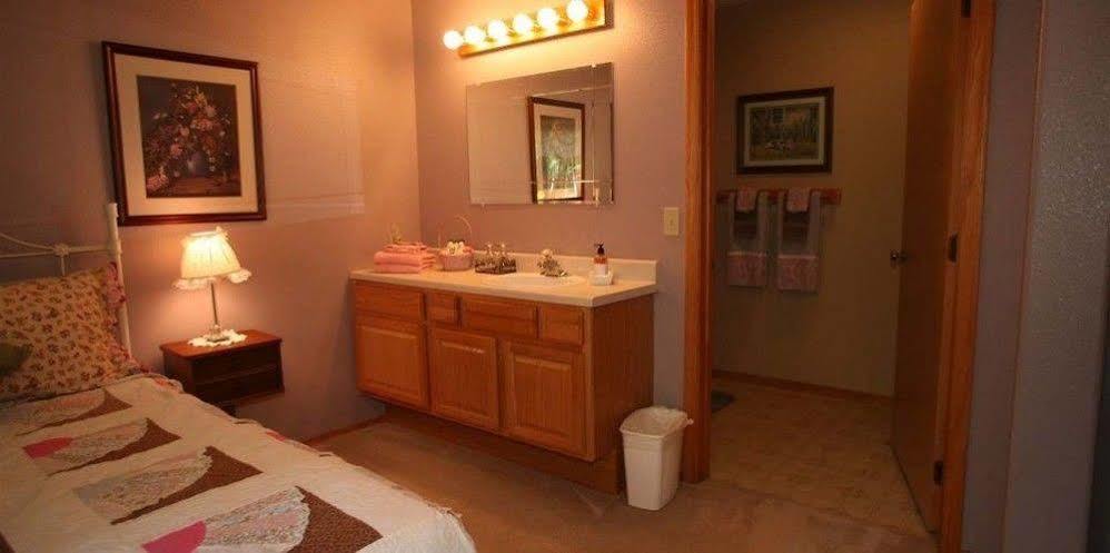 Western Pleasure Guest Ranch ساندبوينت المظهر الخارجي الصورة